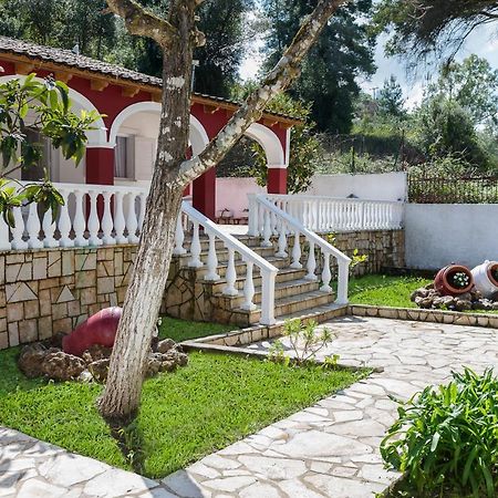 Merlyn Rooms Into The Nature, 100M From The Beach Dafnila Luaran gambar