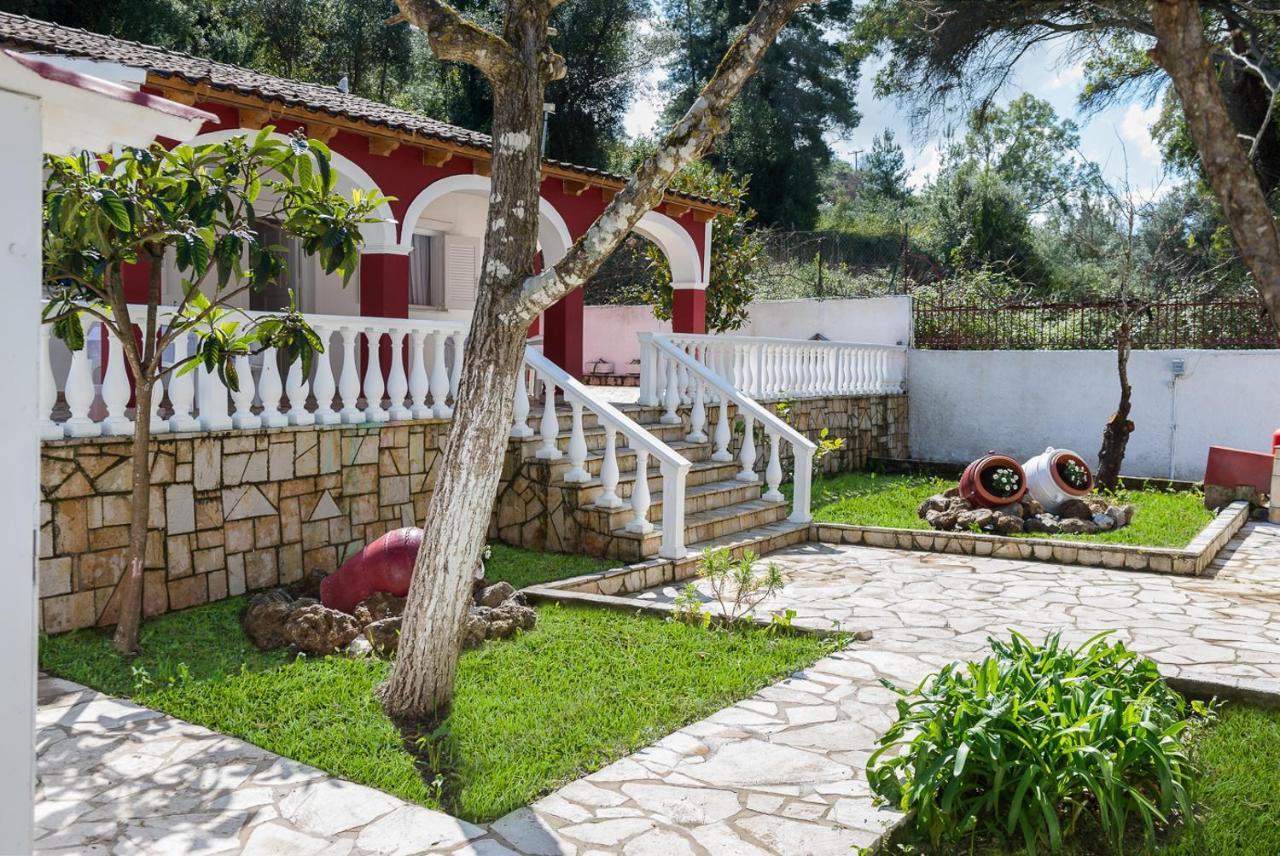 Merlyn Rooms Into The Nature, 100M From The Beach Dafnila Luaran gambar