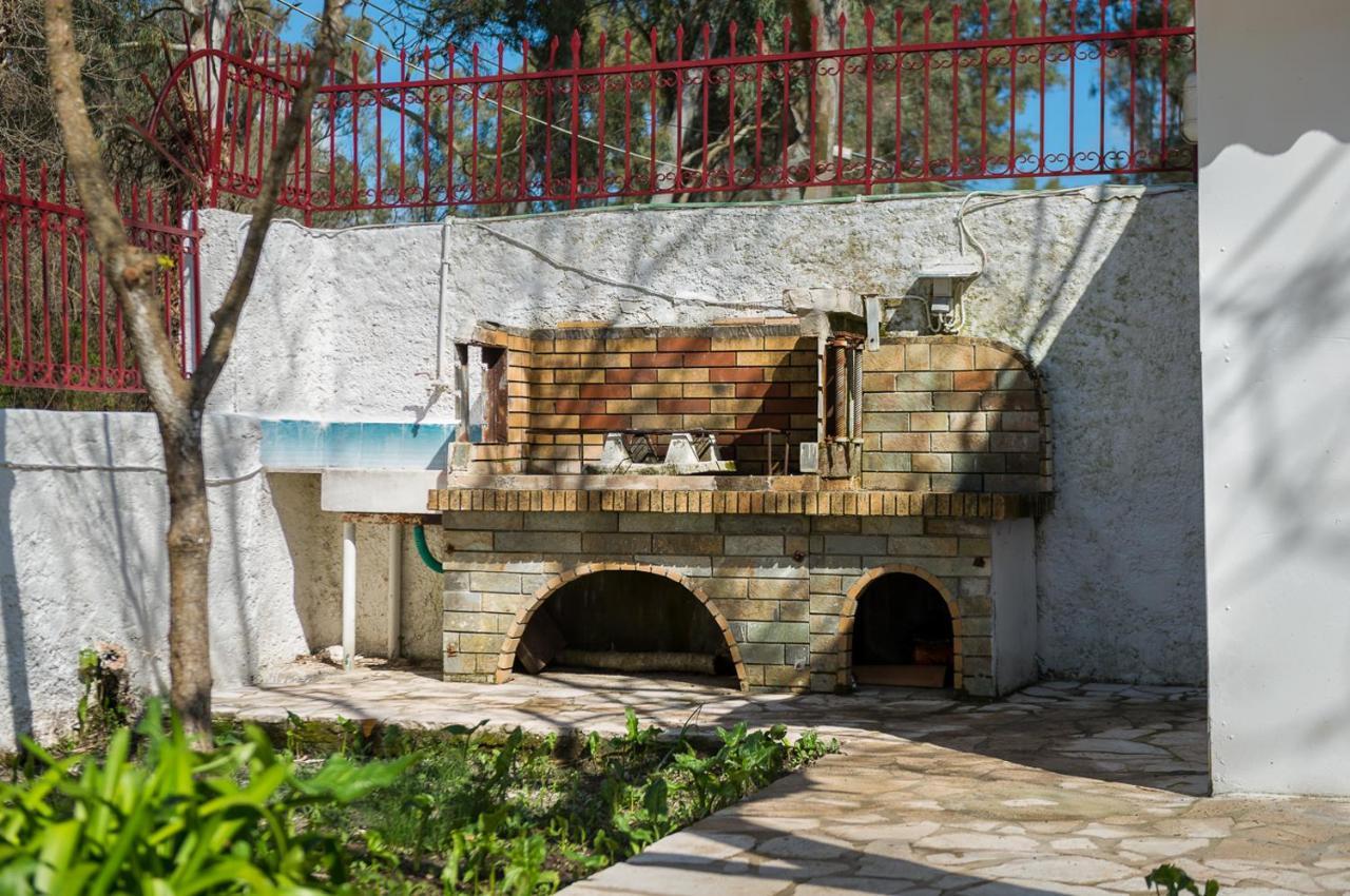 Merlyn Rooms Into The Nature, 100M From The Beach Dafnila Luaran gambar