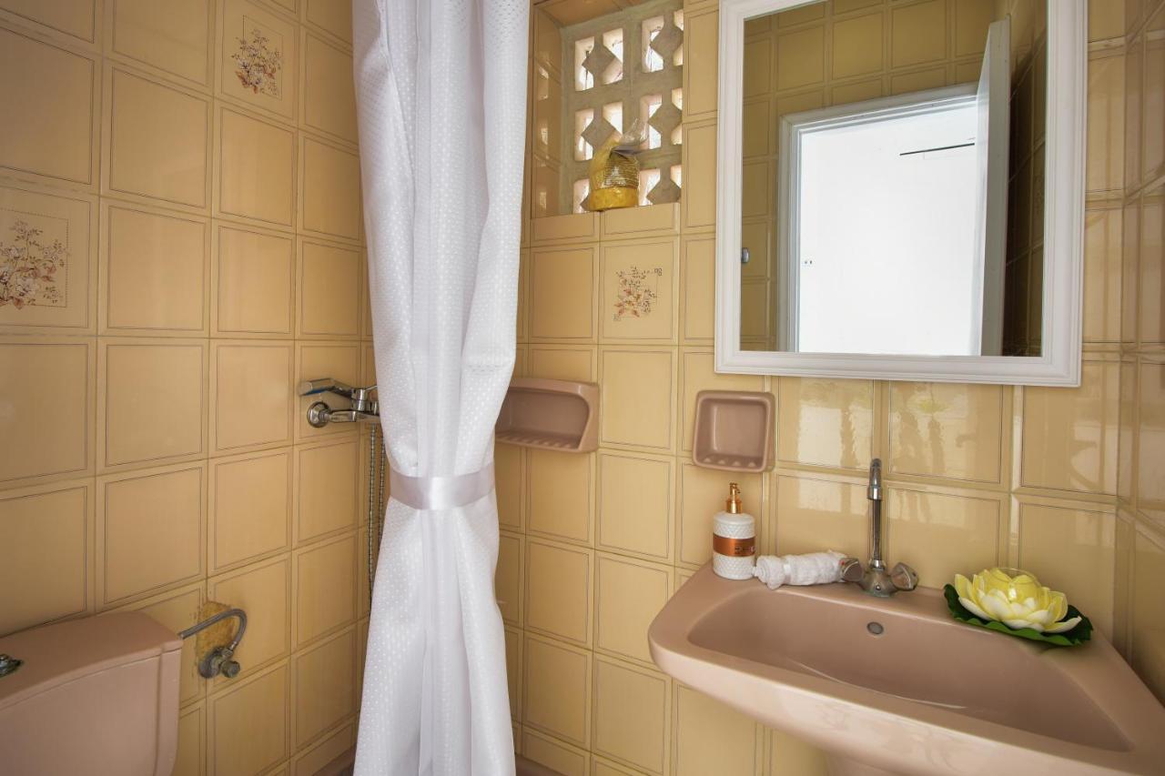 Merlyn Rooms Into The Nature, 100M From The Beach Dafnila Luaran gambar